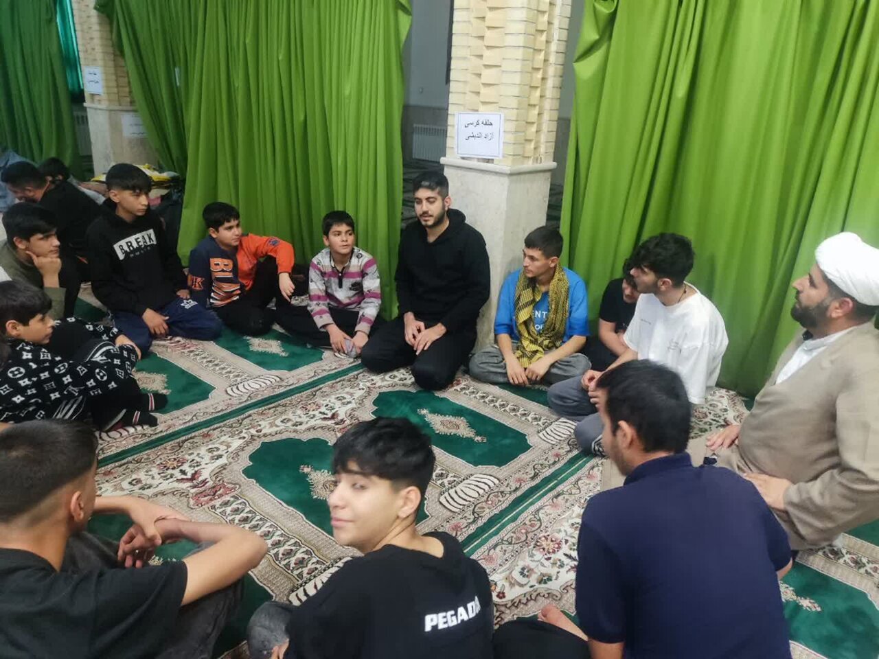 سبزی: کرسیهای آزاداندیشی در ایام اعتکاف عامل رشد فکری نسل نوجوان است سبزی: کرسیهای آزاداندیشی در ایام اعتکاف عامل رشد فکری نسل نوجوان است
