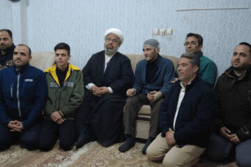 هدیه آیت‌الله علم‌الهدی به پیک‌موتوری مصدوم در اغتشاشات مشهد