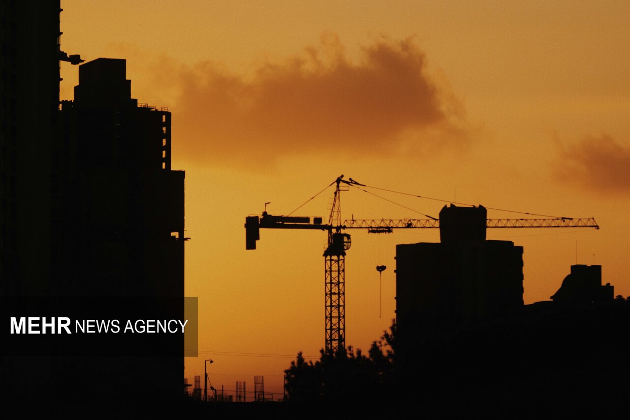 کارشناسان هشدار می‌دهند: دولت دنبال قطع زنجیره تولید مسکن است