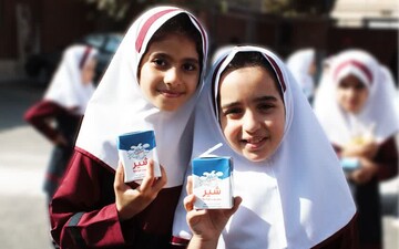 توزیع شیر رایگان در مدارس ابتدایی گناوه آغاز شد