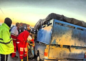 برخورد نیسان با تریلی در محور نیشابور به مشهد منجر به مصدومیت ۳ نفر شد