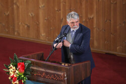 بودجه کل دولت با یک نگاه انقباضی به مجلس عرضه شده است