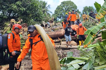 Death toll from landslide in Indonesia climbs to 17