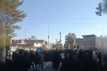 اعتراض مسالمت آمیز مردم و بازاریان در گناباد