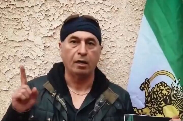 بنویسید سلبریتی‌ خارج‌نشین، بخوانید لات کوچه خلوت!