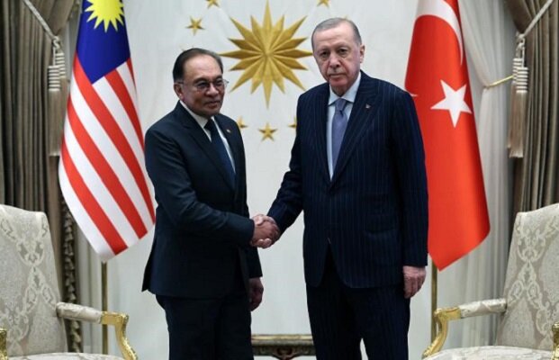 Erdoğan, Malezya Başbakanı Enver ile görüştü