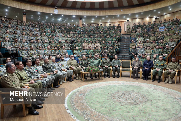 حضور فرمانده کل ارتش در دافوس ارتش