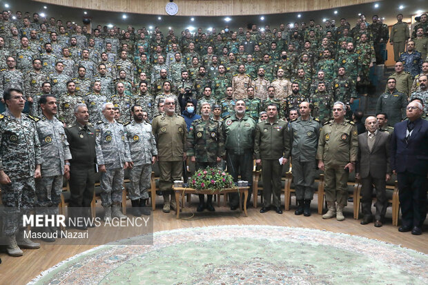 حضور فرمانده کل ارتش در دافوس ارتش