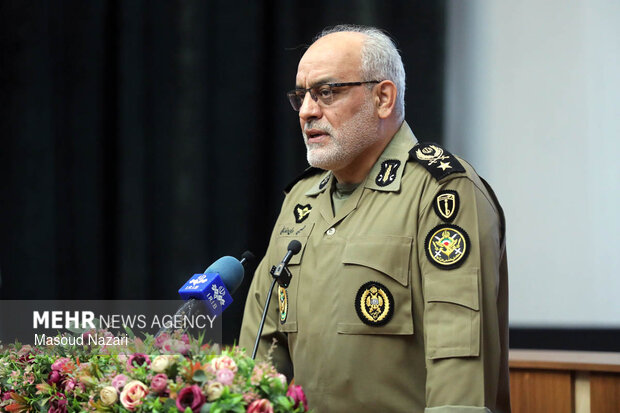 حضور فرمانده کل ارتش در دافوس ارتش