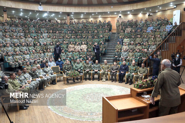 حضور فرمانده کل ارتش در دافوس ارتش