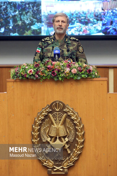 حضور فرمانده کل ارتش در دافوس ارتش