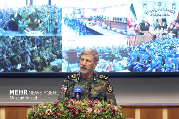 حضور فرمانده کل ارتش در دافوس ارتش