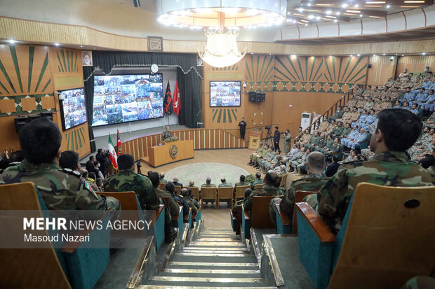 حضور فرمانده کل ارتش در دافوس ارتش