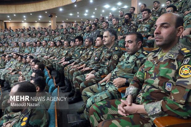 حضور فرمانده کل ارتش در دافوس ارتش