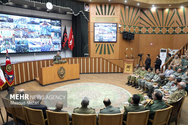 حضور فرمانده کل ارتش در دافوس ارتش
