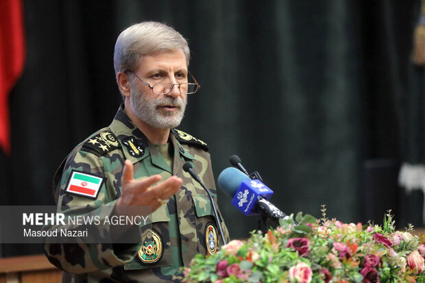 حضور فرمانده کل ارتش در دافوس ارتش