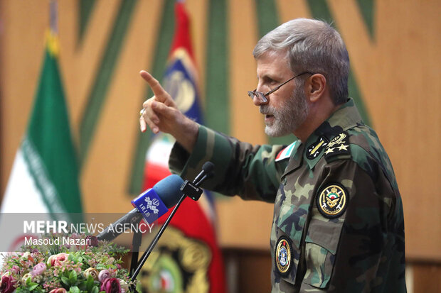 حضور فرمانده کل ارتش در دافوس ارتش