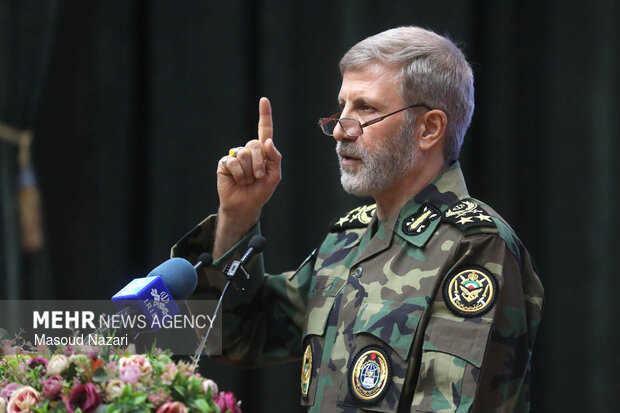 حضور فرمانده کل ارتش در دافوس ارتش