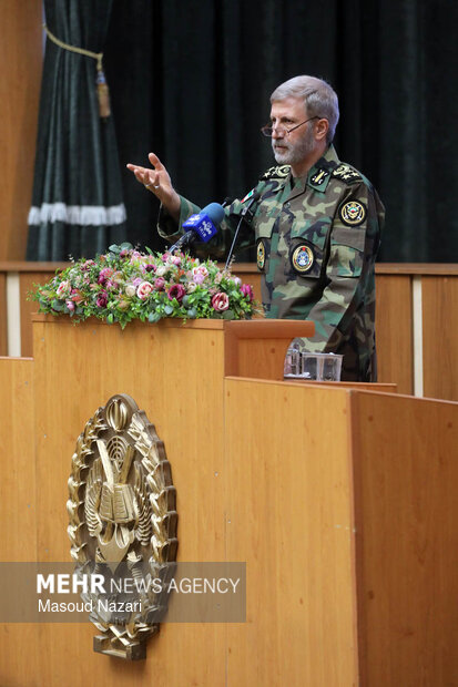 حضور فرمانده کل ارتش در دافوس ارتش