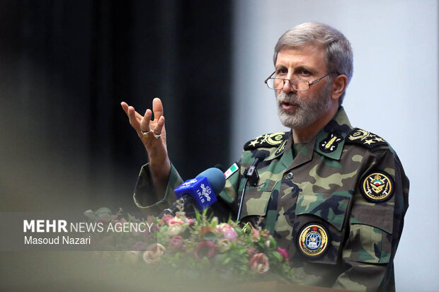 حضور فرمانده کل ارتش در دافوس ارتش