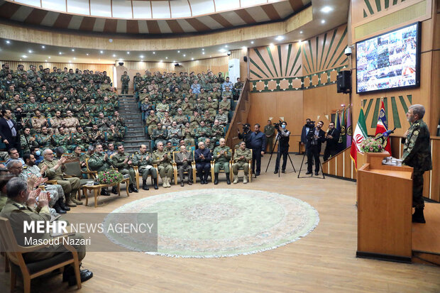 حضور فرمانده کل ارتش در دافوس ارتش