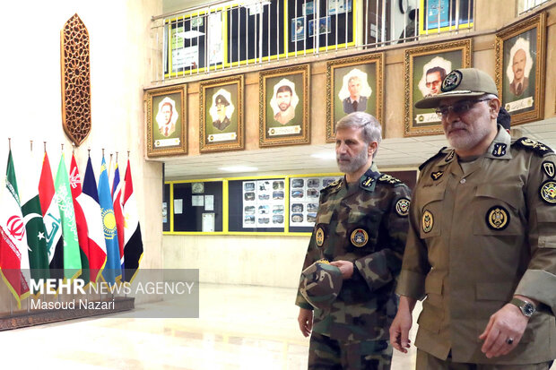 حضور فرمانده کل ارتش در دافوس ارتش