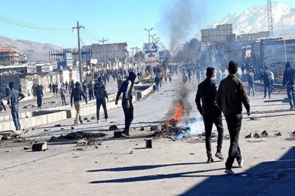 Rioters kill 2 police officers, injure 30 others in Lordegan - Mehr ...