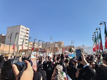 حضور باشکوه مردم ایلام در تشییع پیکر مطهر شهید مدافع امنیت