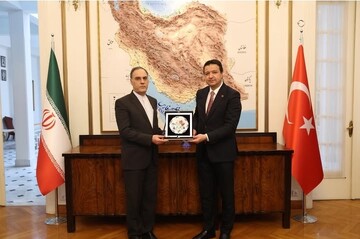 Büyükelçi Habibullahzade
Mahmut Arıkan ile görüştü