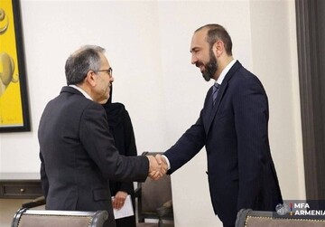 تخت‌ روانجي يلتقي وزير خارجية أرمينيا