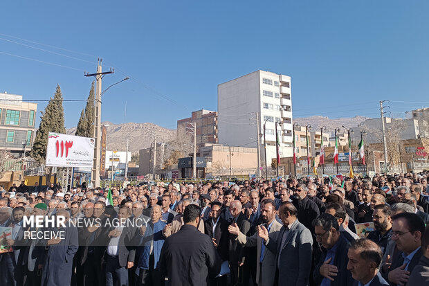 تشییع پیکر شهید «احسان آقاجانی» در ایلام تشییع پیکر شهید «احسان آقاجانی» در ایلام