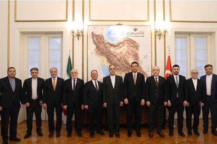 Büyükelçi Habibullahzade
Mahmut Arıkan ile görüştü