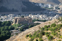 آسیب به عرصه قلعه تاریخی «فلک‌الافلاک» در حمله هوایی دشمن