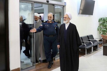 آیت‌الله اعرافی در ستاد فرماندهی انتظامی استان قم حضور یافت