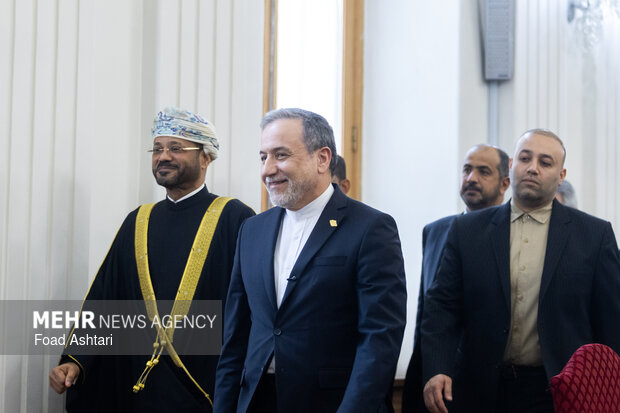 دیدار و کنفرانس خبری وزاری خارجه ایران و عمان