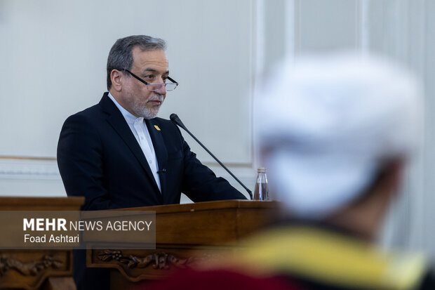 دیدار و کنفرانس خبری وزاری خارجه ایران و عمان