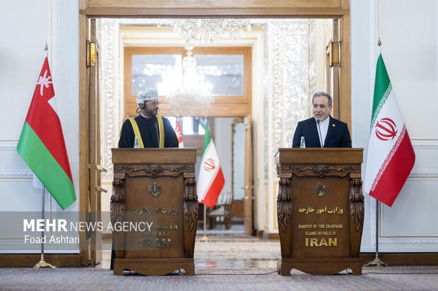 دیدار و کنفرانس خبری وزاری خارجه ایران و عمان