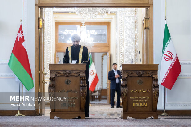 دیدار و کنفرانس خبری وزاری خارجه ایران و عمان