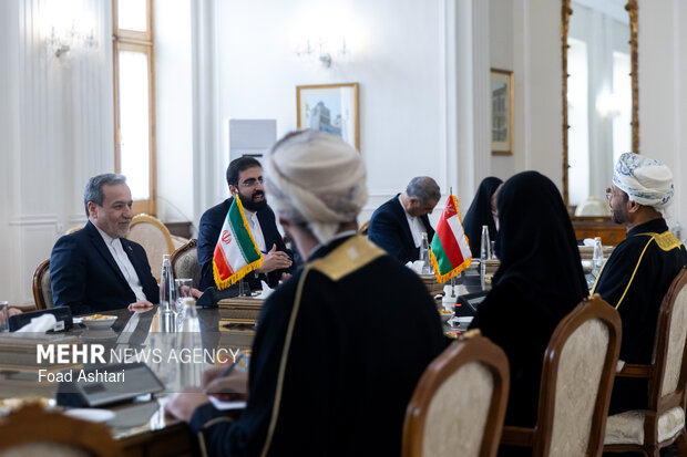 دیدار و کنفرانس خبری وزاری خارجه ایران و عمان