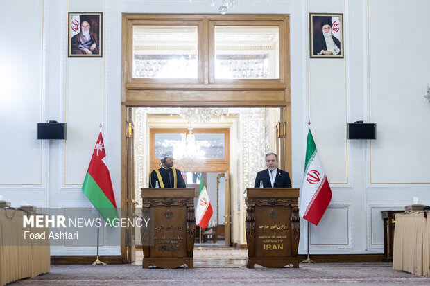 دیدار و کنفرانس خبری وزاری خارجه ایران و عمان