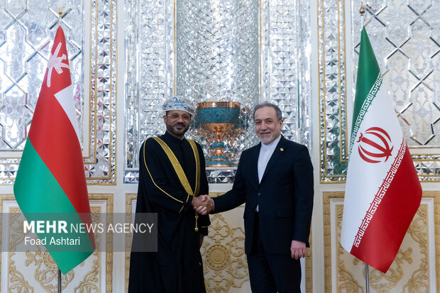 دیدار و کنفرانس خبری وزاری خارجه ایران و عمان