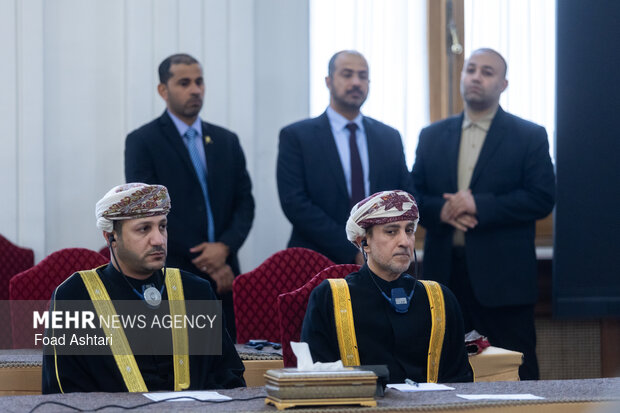 دیدار و کنفرانس خبری وزاری خارجه ایران و عمان