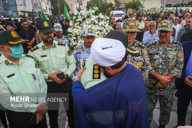 تشییع پیکر شهید امنیت امیرحسین ترکاشوند در کیش