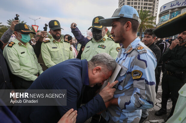 تشییع پیکر شهید امنیت امیرحسین ترکاشوند در کیش