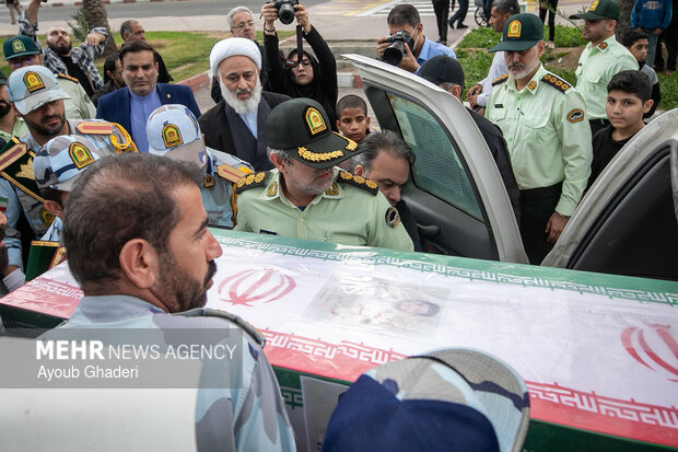 تشییع پیکر شهید امنیت امیرحسین ترکاشوند در کیش