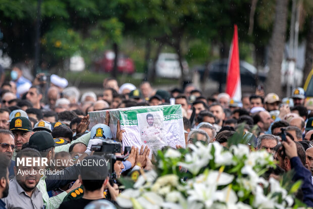 تشییع پیکر شهید امنیت امیرحسین ترکاشوند در کیش