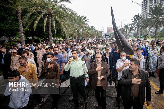 تشییع پیکر شهید امنیت امیرحسین ترکاشوند در کیش