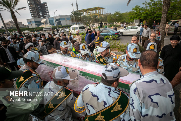 تشییع پیکر شهید امنیت امیرحسین ترکاشوند در کیش