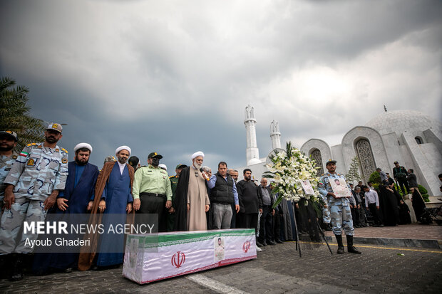 تشییع پیکر شهید امنیت امیرحسین ترکاشوند در کیش