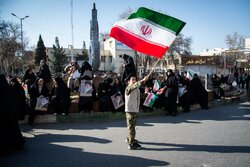 Şahrud halkı kargaşacılara karşı meydanlarda